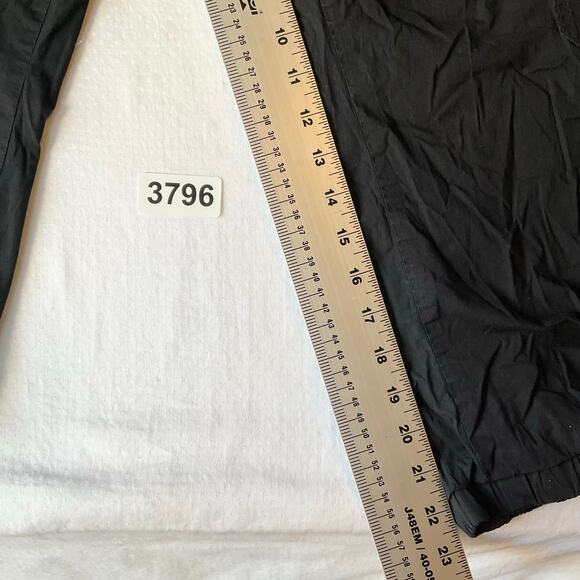 GUESS Women Capri Pants size M US Black Mid Rise Stretch - Picture 4 of 12